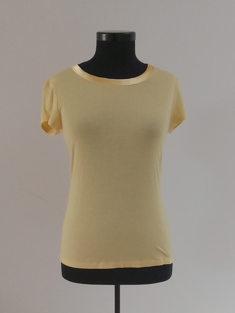 Banana Republic Light Yellow Short-Sleeve Crewneck Tee